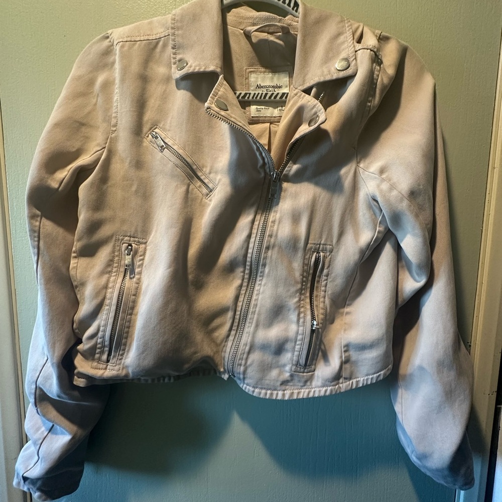 Beige Abercrombie & Fitch Zip Up Jacket 🧥 🤎